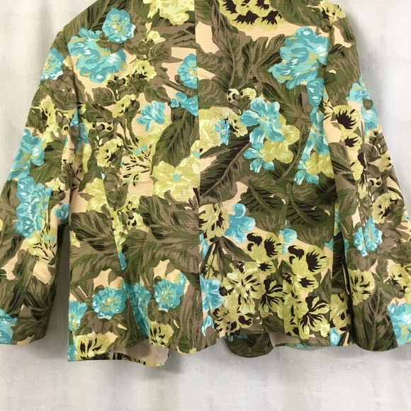 Loft Jacket - Picture 2 of 3